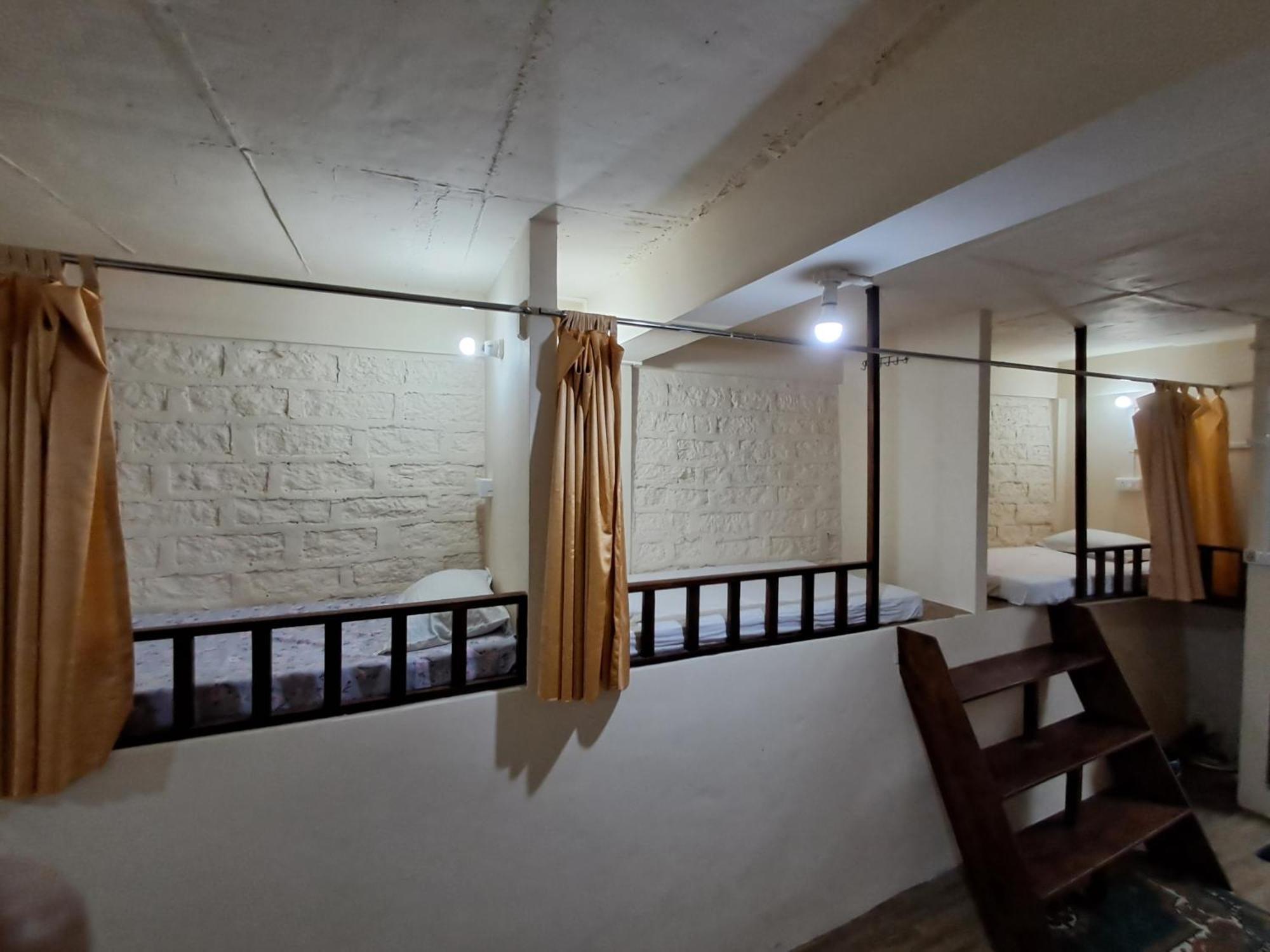 Dormitories/Hosteller, Giftland Homestay Āīzawl Exteriör bild
