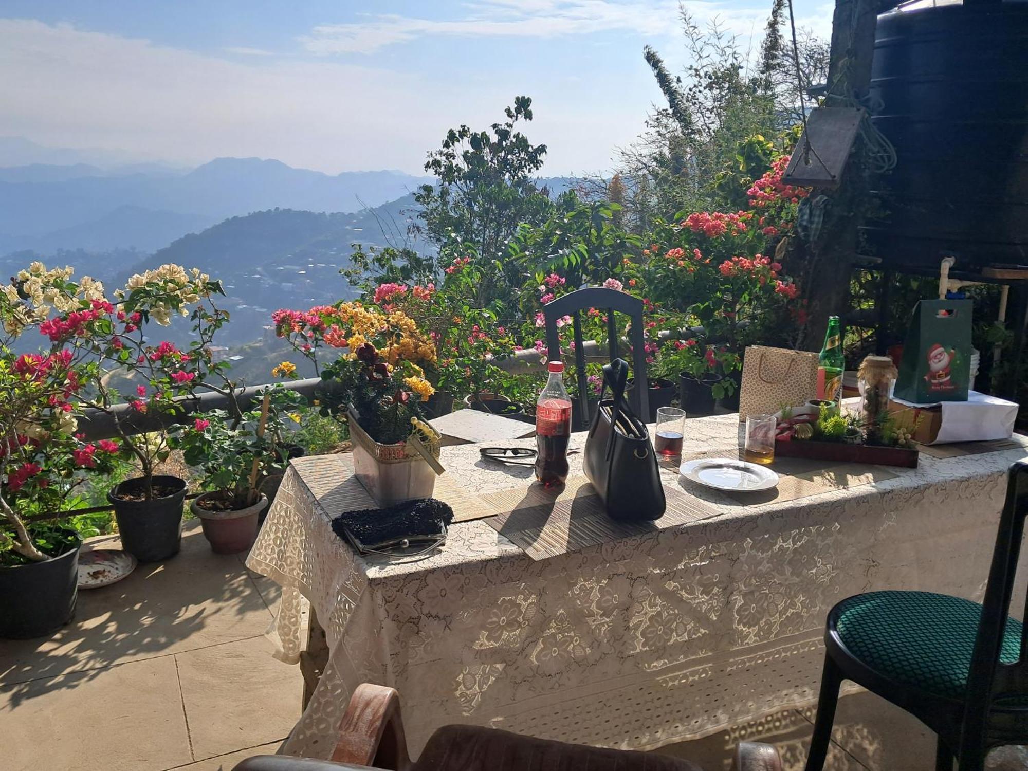 Dormitories/Hosteller, Giftland Homestay Āīzawl Exteriör bild